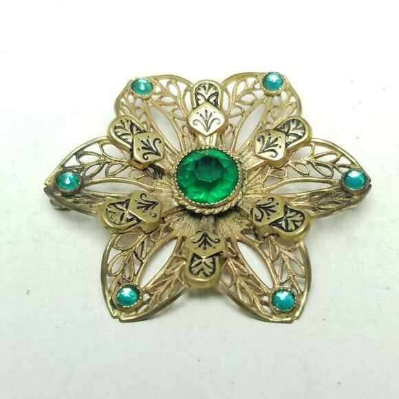 Vintage Green Rhinestone Filigree Flower Brooch, Gold Tone Setting, Estate - Picture 5 of 5